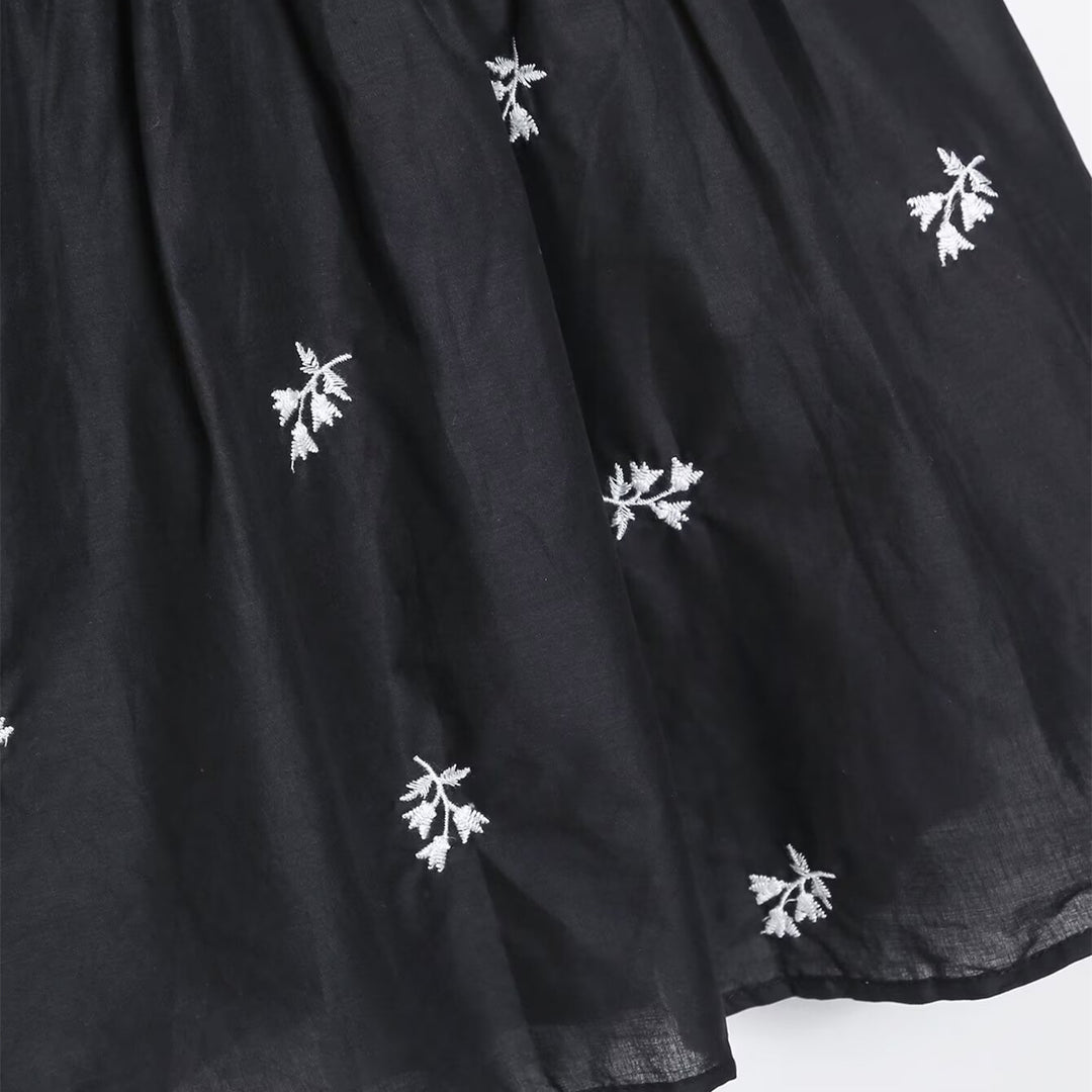 Damen Sommerkleid mit feinen Stickereien und verstellbaren Trägern Echo Archiv
