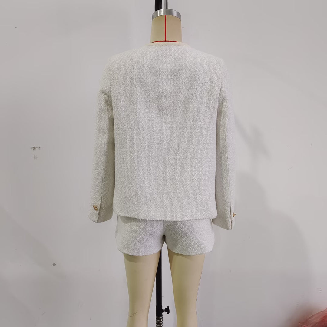Damen elegante Bouclé-Jacke mit Rundhalsausschnitt, doppelter Zierknopfleiste und aufgesetzten Taschen – Célinea