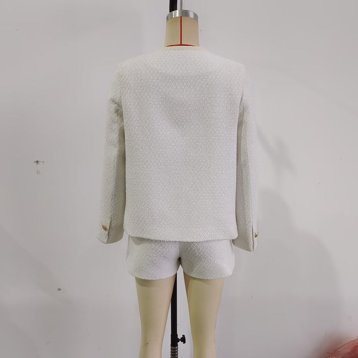 Damen elegante Bouclé-Jacke mit Rundhalsausschnitt, doppelter Zierknopfleiste und aufgesetzten Taschen – Célinea