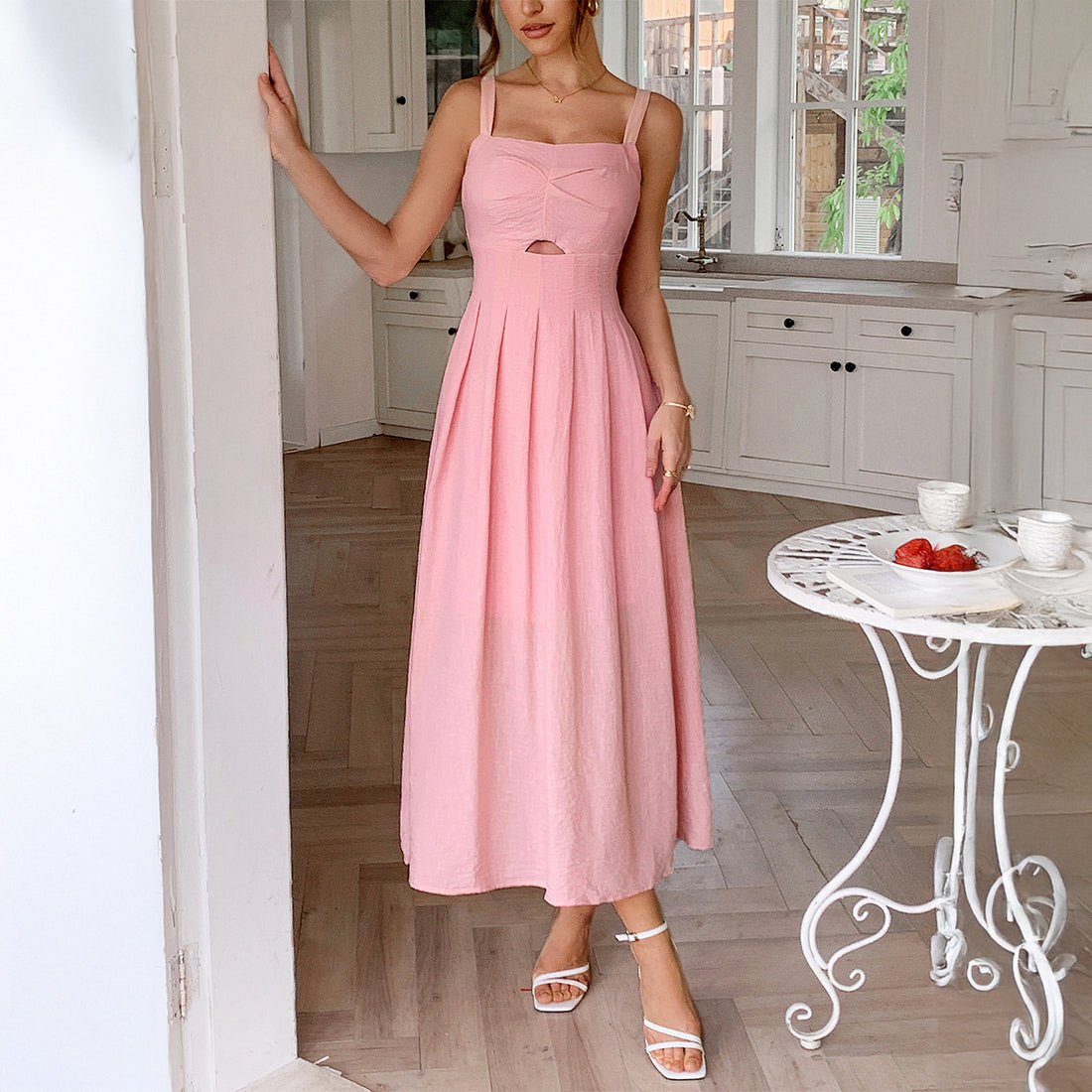 Damen Knielanges Leinenkleid mit ausgestelltem Rock und V-Ausschnitt – Élara