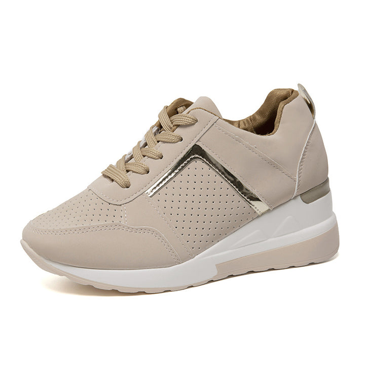 Damen  Keil‑Sneaker mit perforiertem Microfaser‑Upper, gepolsterter Fersenkappe und rutschfester Profilsohle Echo Archiv