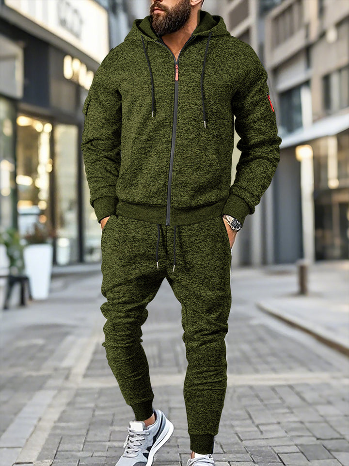 Herren sportlicher Freizeitanzug mit Kapuzenjacke und bequemen Jogginghosen Echoarchiv