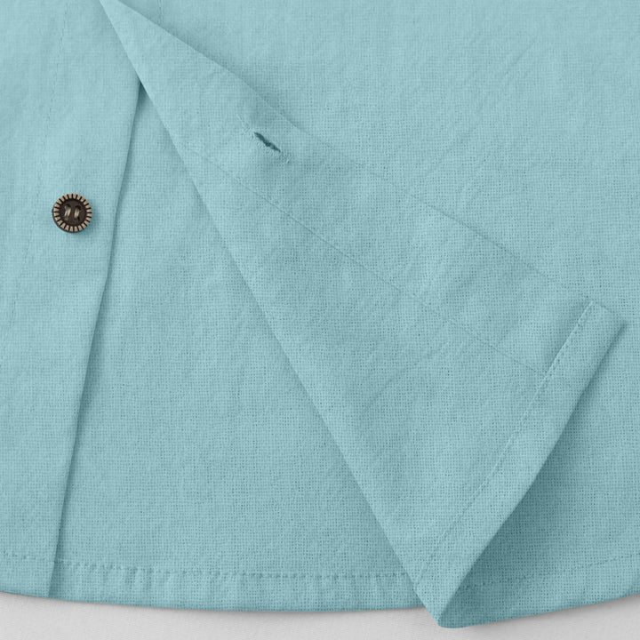Herren lässiges Hemd mit Kapuze und Knopfdetails Echoarchiv