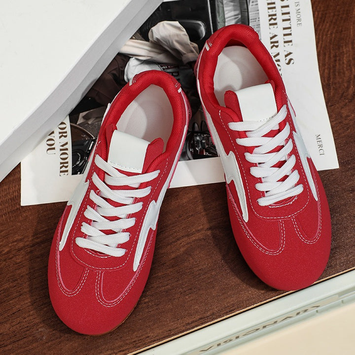 Damen leichte Retro-Skate-Sneaker mit gesteppter Seitenwand, gepolstertem Knöchelkragen und rutschfester Gummilaufsohle Echo Archiv
