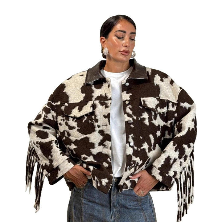Damen Kurzjacke im Cowprint mit Fransen, Kunstfell‑Optik und Lederkragen Echoarchiv
