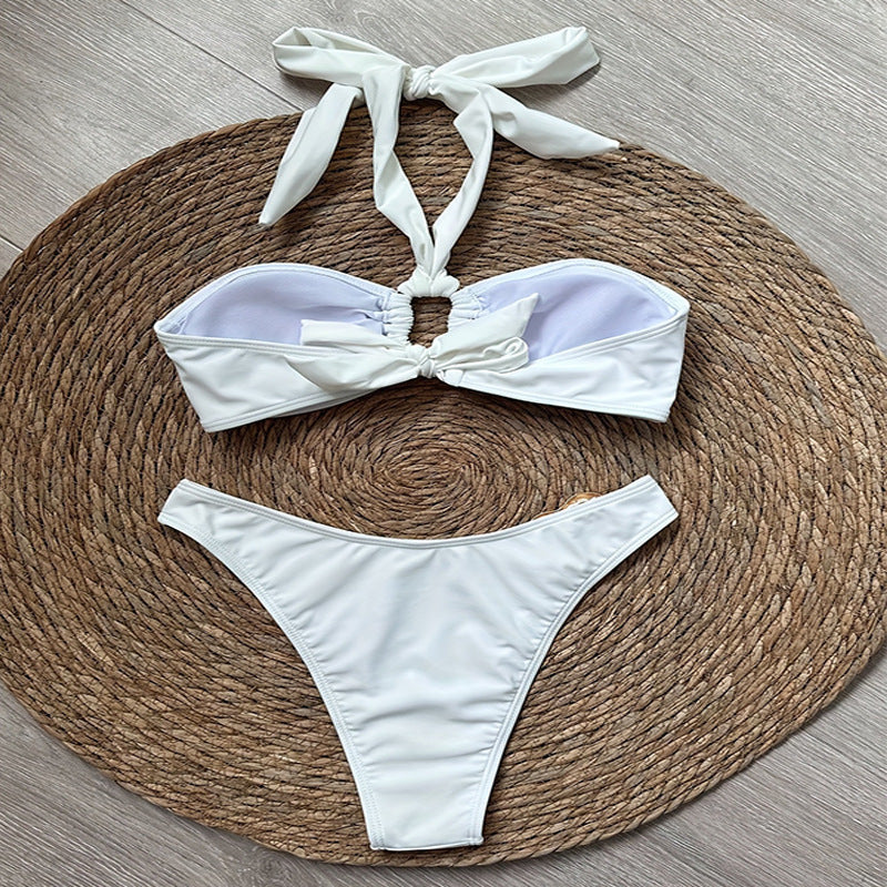 Damen Bikini mit eleganten Rüschen und goldenen Details Echo Archiv
