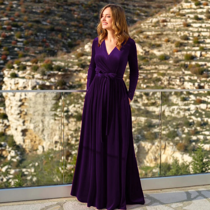 Damen nan elegantes Wickelmaxikleid aus Samt mit V-Ausschnitt, Taillengürtel und seitlichen Eingrifftaschen Echo Archiv