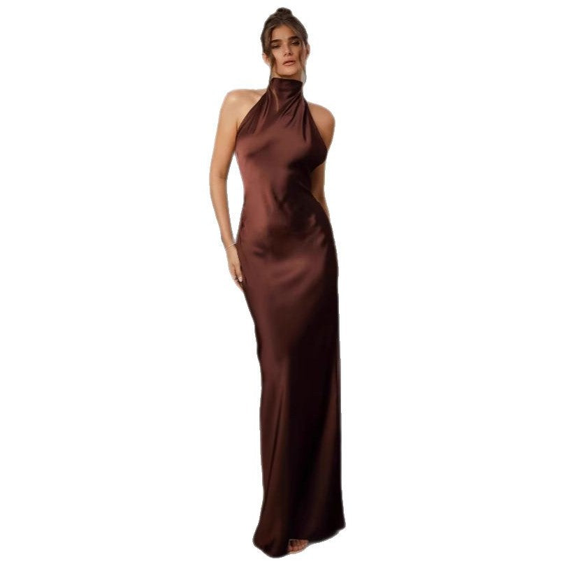 Damen Abendkleid mit elegantem Rückenausschnitt und fließendem Stoff Echoarchiv