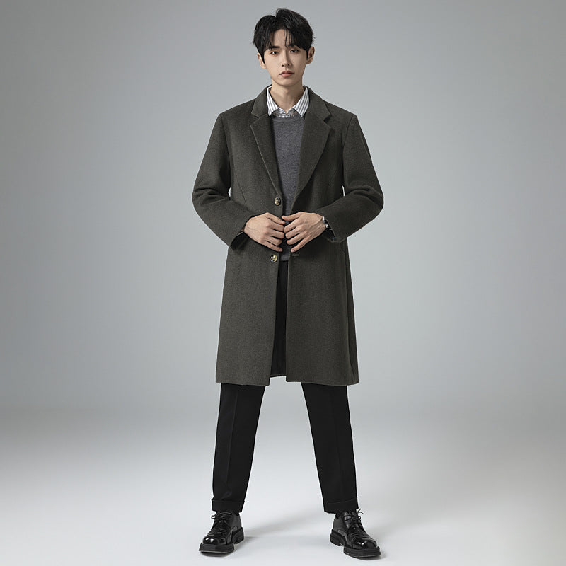 Herren Eleganter Longline-Wollmantel mit minimalistischem Revers und taillierter Silhouette Echoarchiv