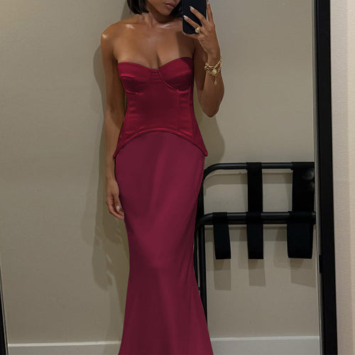 Damen Elegantes Bodenkleid mit strategisch platzierten Schnürdetails Echo Archiv
