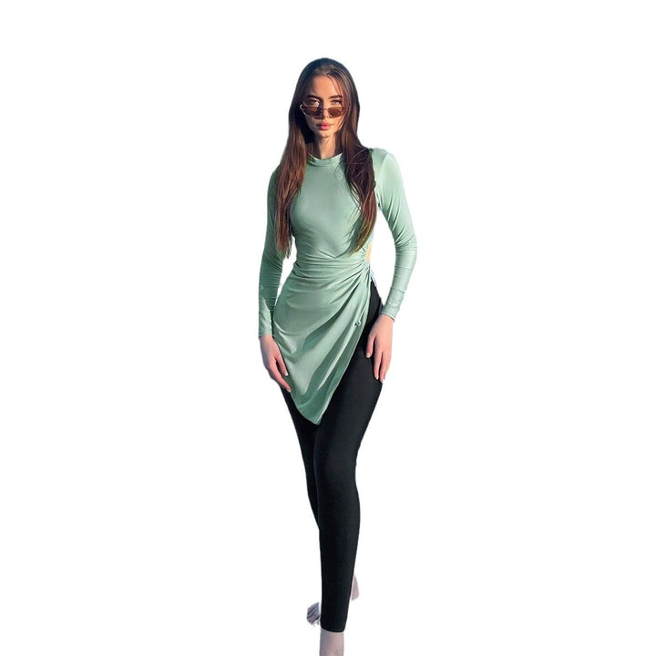 Damen modisches Strandoutfit mit längerem Oberteil Echo Archiv