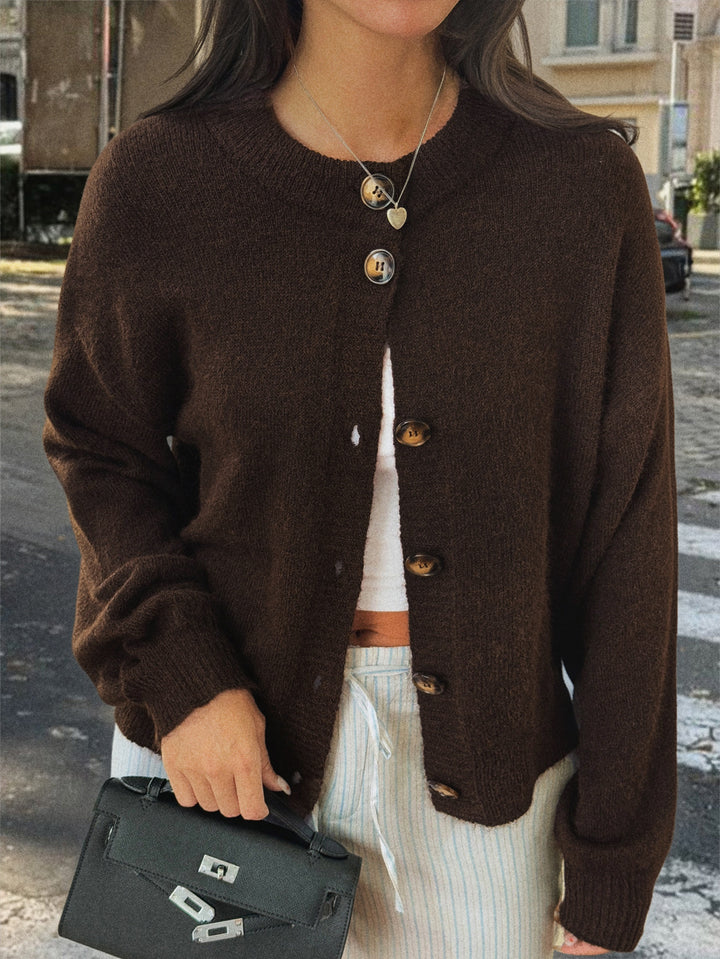 Damen kuscheliger Oversize-Strickcardigan mit Hornknopf-Leiste und Rundhalsausschnitt – Veloura