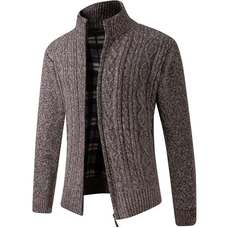Herren Strickjacke mit hohem Kragen und modernen Zopfmuster Echoarchiv