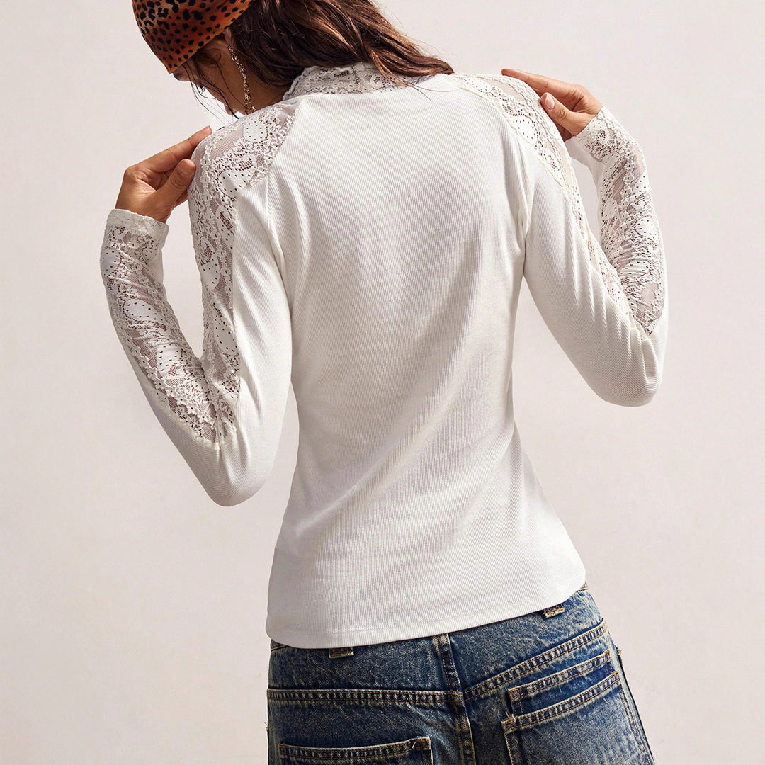 Damen Feinstrick-Langarmshirt mit Spitzenärmeln und Stehkragen – Avérine