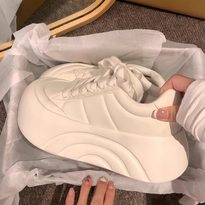 Damen Sneaker mit innovativer dämpfender Sohle und stylishen Details Echo Archiv