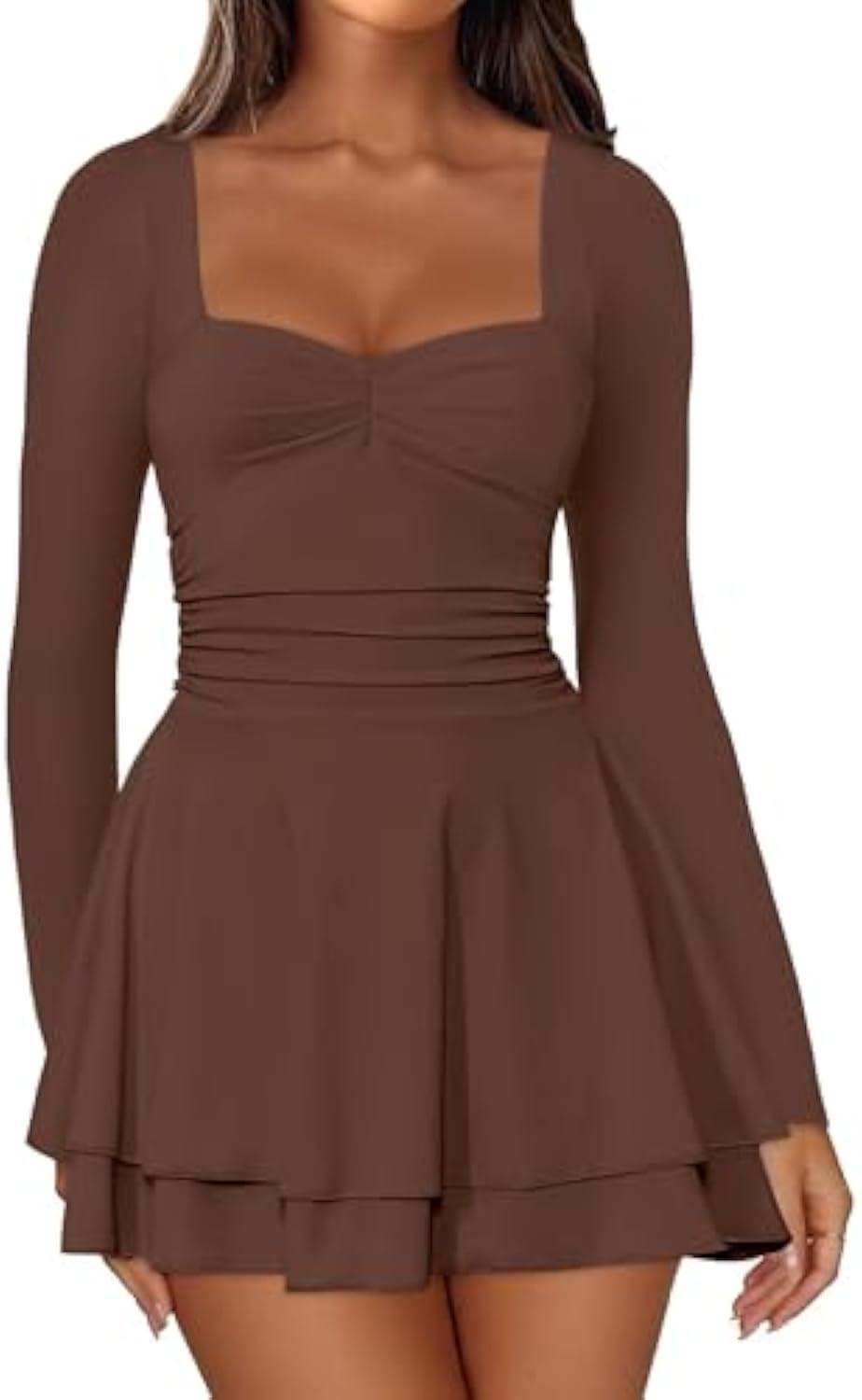 Damen Langarm-Minikleid mit quadratischem Ausschnitt, taillierter Raffung und zweilagigem Volantrock – Élara