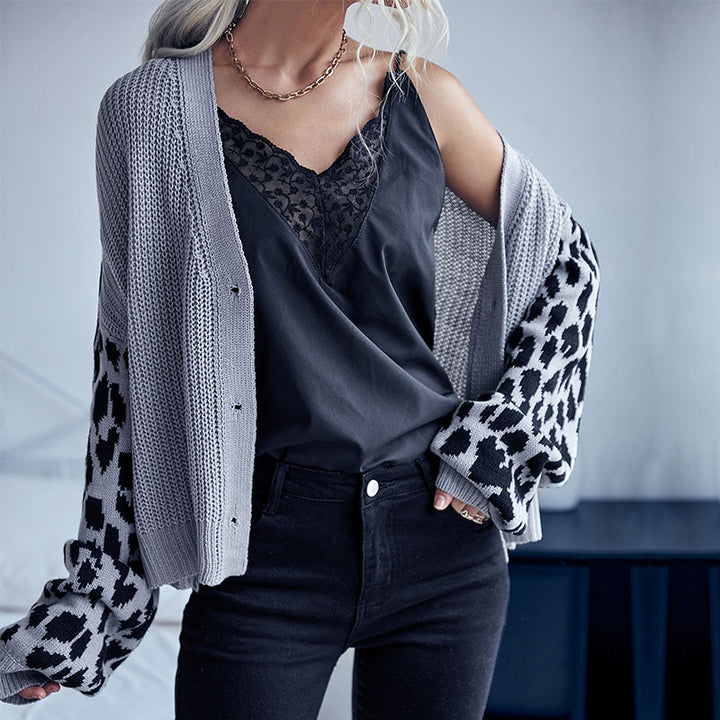 Damen Stilvolle Strickjacke mit Leopardenärmel Echo Archiv