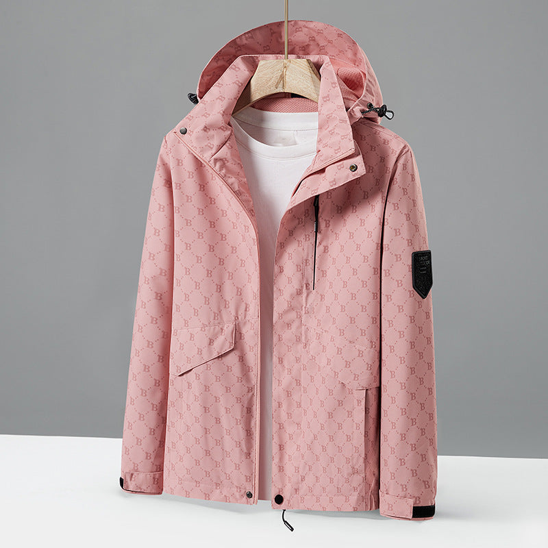 Herren leichte wasserabweisende Kapuzenjacke mit Allover‑Logomuster, winddichter Shell und praktischen Taschen Echoarchiv