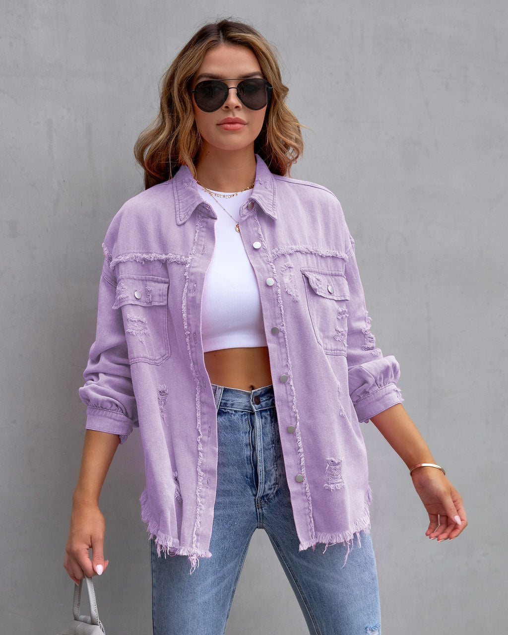 Damen nan oversized Jeanshemdjacke mit ausgefranstem Saum und distressed Details Echo Archiv