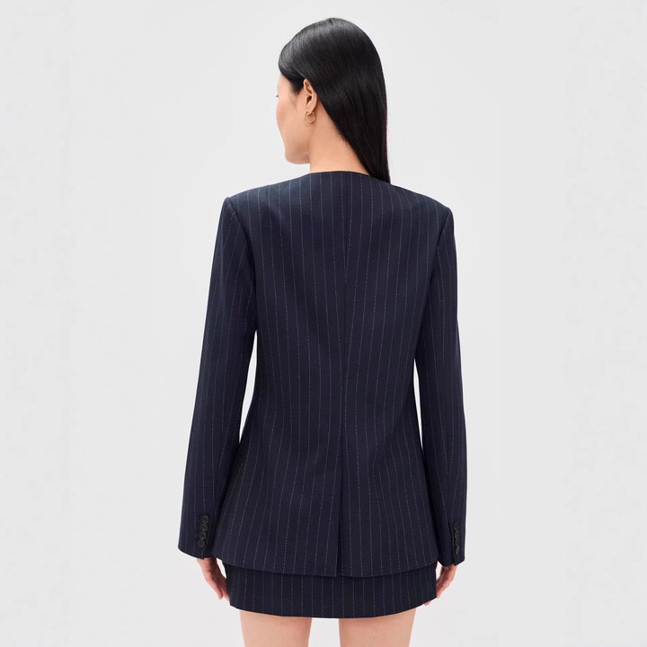 Damen Zweiteiliges Nadelstreifen-Tailoring-Set mit kragenlosem Blazer und hochgeschnittenem Minirock Echoarchiv