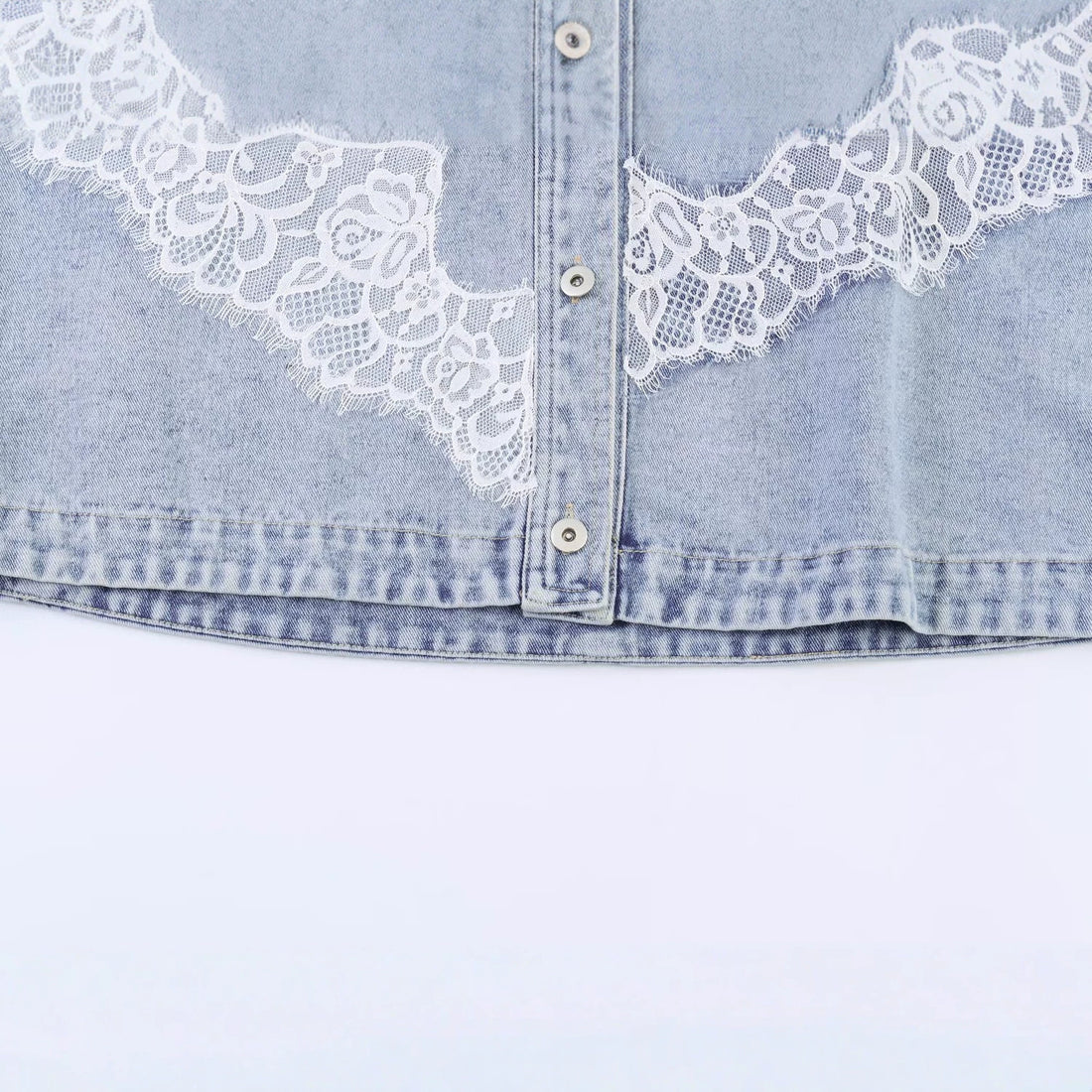 Damen Kurz geschnittene Jeansjacke mit Spitzenapplikation und Oversize-Kimonärmeln Echo Archiv