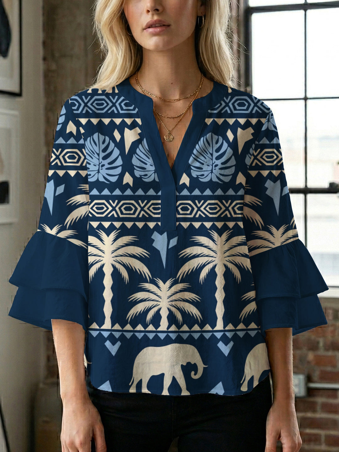 Damen Bluse mit voluminösen Rüschenärmeln und modernem Motiv Echo Archiv