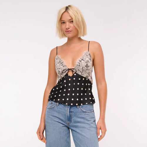Damen Elegantes Negligé mit Spitzenakzenten Echo Archiv