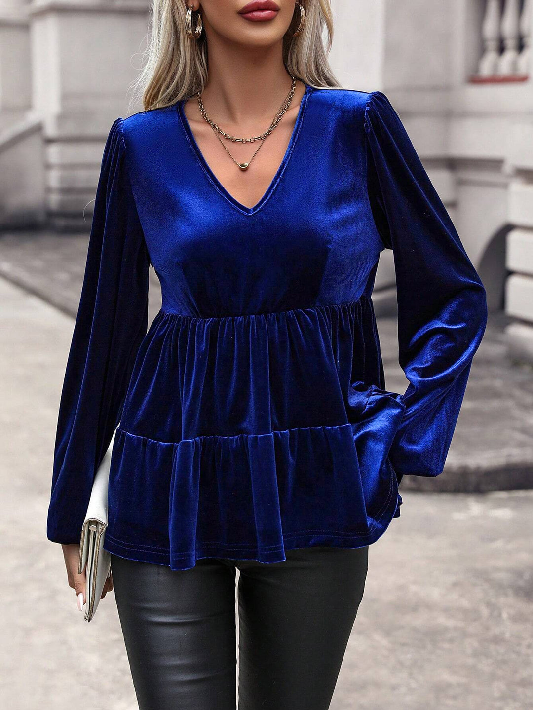 Damen samtiges Volant‑Peplum‑Top mit V‑Ausschnitt, geraffter Taille und langen Ballonärmeln – Avérine