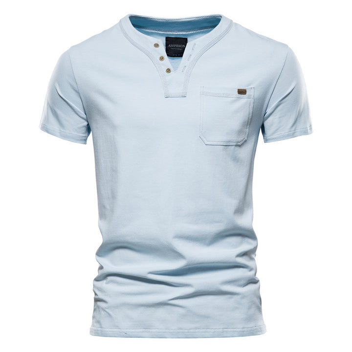 Herren Kurzarm-Shirt mit modernem Henley-Ausschnitt und Brusttasche Echoarchiv