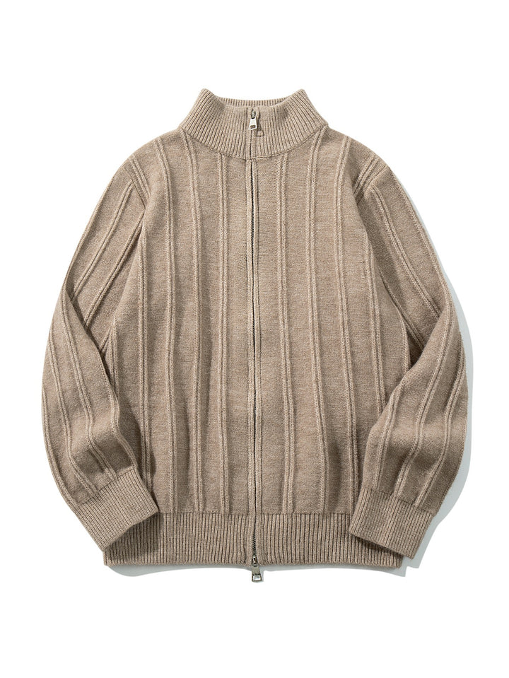 Unisex Geraffte Strick-Zipjacke mit hohem Stehkragen und vertikaler Struktur Echoarchiv