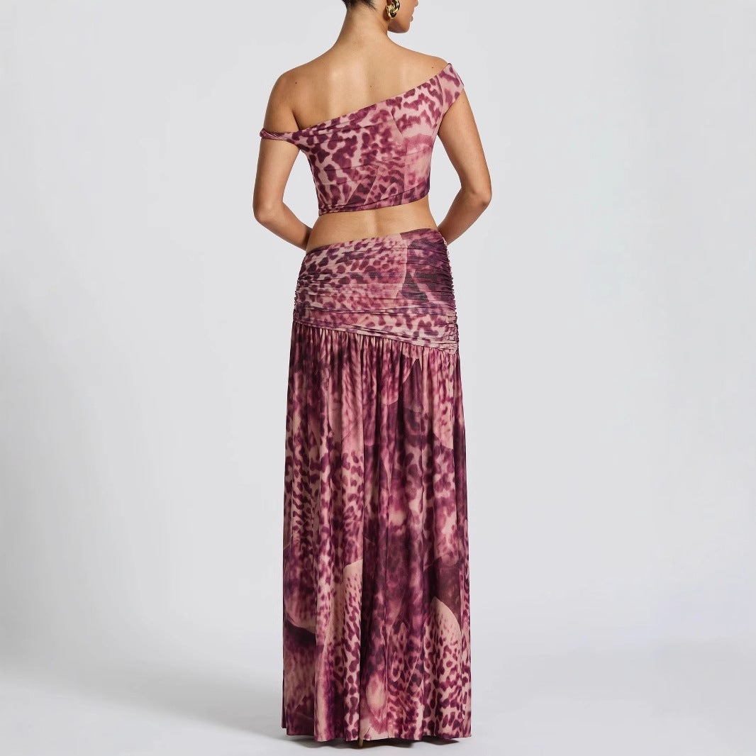 Damen Elegantes Oberteil mit hoch geschnittenem Rock im Tierdruck Echo Archiv