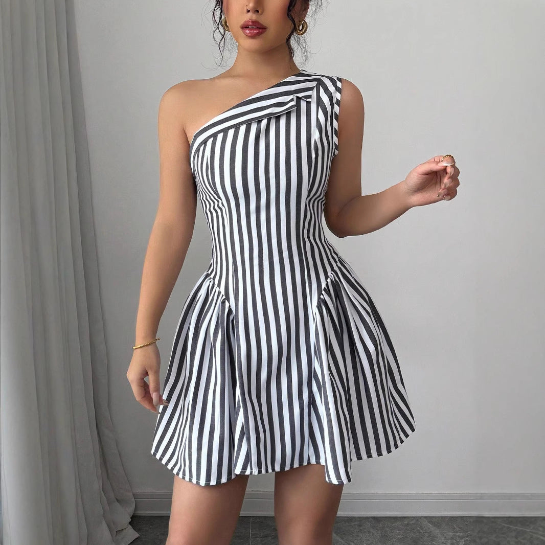 Damen Schulterfreies Streifen-Kleid mit eleganten Falten Echo Archiv