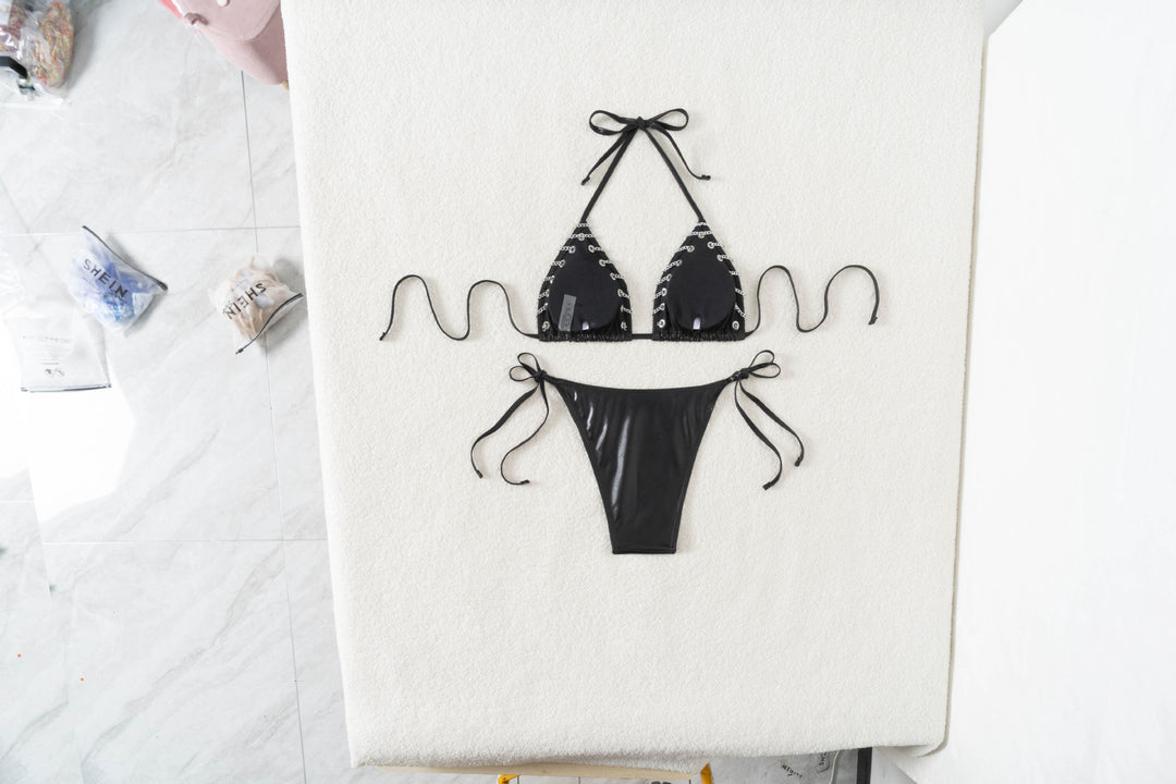 Damen verführerischer Triangel-Bikini mit detailverliebten Akzenten Echo Archiv