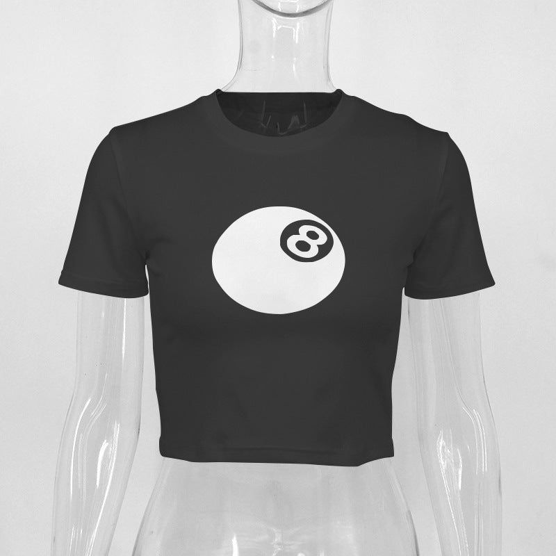 Damen cropped T-Shirt mit einzigartigem 8-Ball-Motiv und lässigem Schnitt Echo Archiv