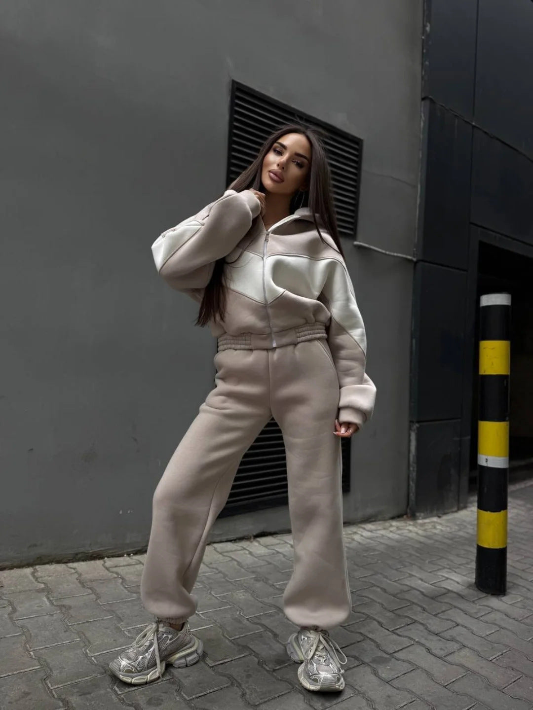 Damen Athleisure-Zweiteiler aus schwerem Neopren-Fleece mit geometrischen Teilungsnähten und hoher Taille – Avérine