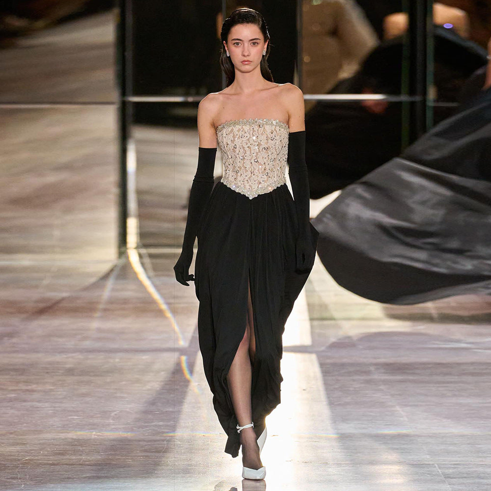 Damen elegantes Abendkleid mit schimmerndem Spitzenoberteil und Drapierungsdetails Echo Archiv