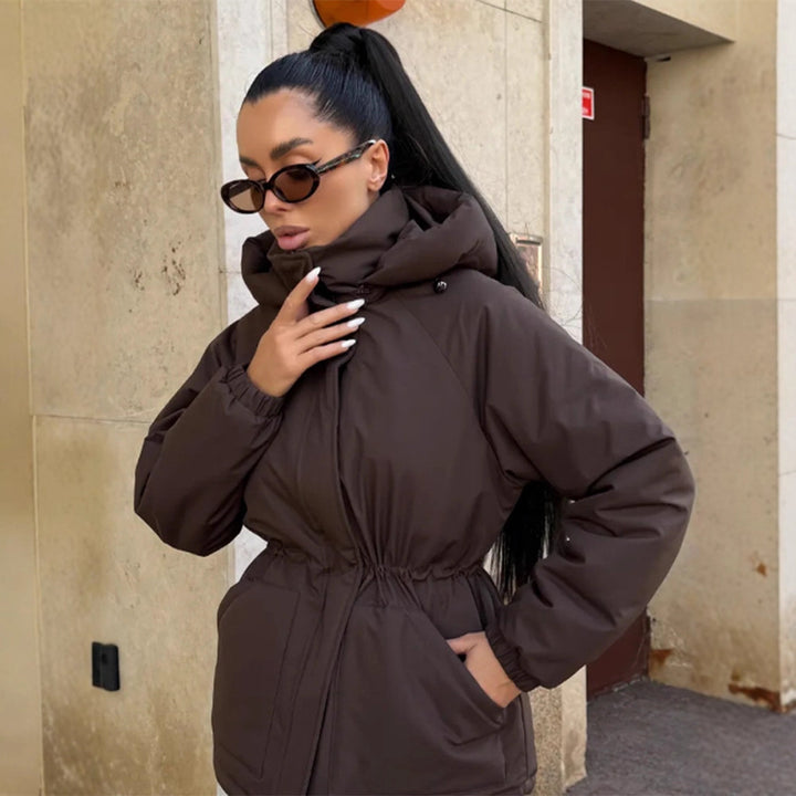 Damen Steppparka mit hohem Kragen, tailliertem Kordelzug und Kapuze Echoarchiv