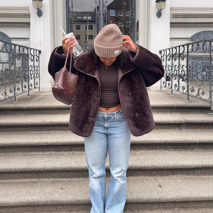 Damen Boxy-Fauxfur-Jacke mit voluminösem Schalkragen und kastiger Silhouette Echoarchiv