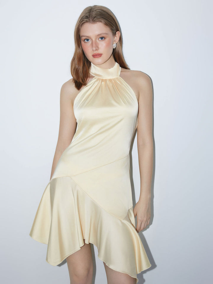 Damen elegantes Abendkleid mit asymmetrischem Schnitt und schimmerndem Material Echo Archiv
