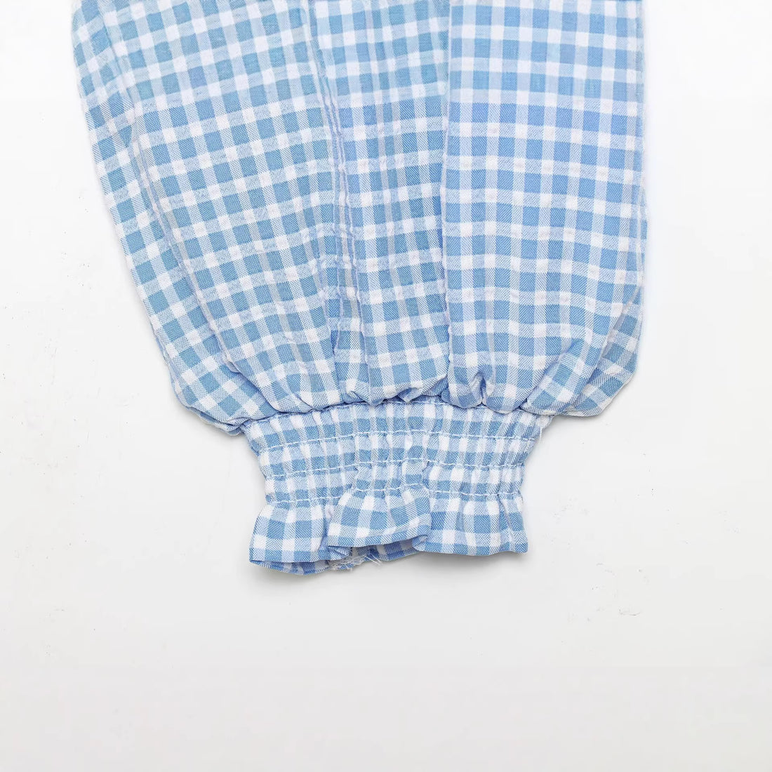 Damen Cropped-Bindeshirt mit Vichy-Karo, Rüschensaum und Ballonärmeln Echoarchiv