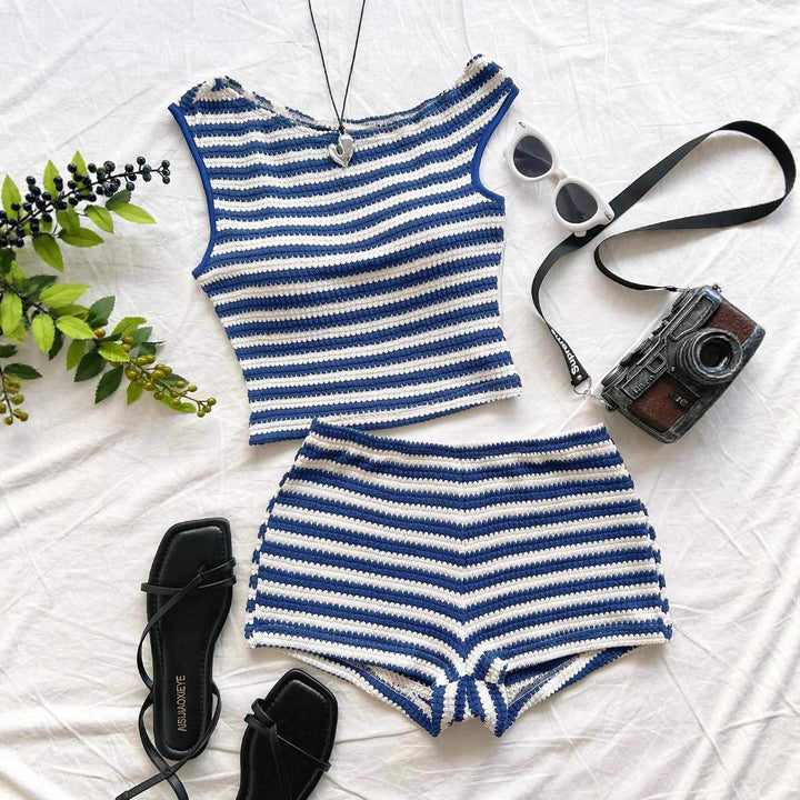 Damen Strand-Outfit mit gestreiftem Crop-Top und Shorts Echo Archiv
