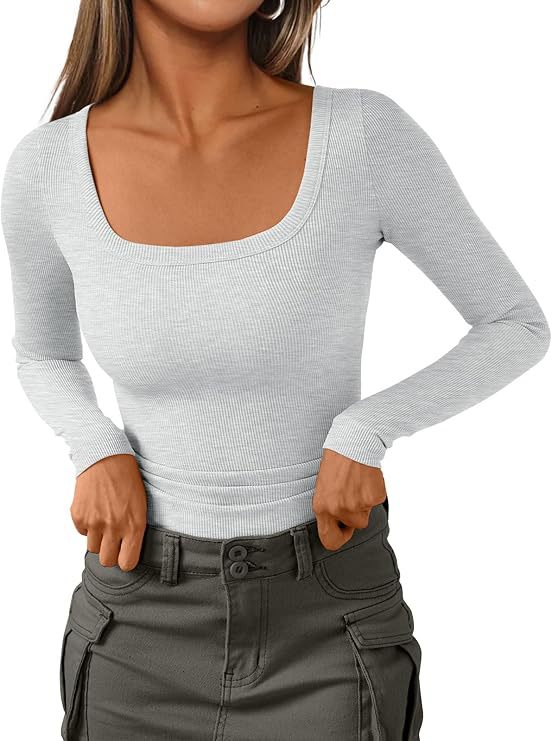 Damen Figurnahes Ripp-Langarmshirt mit weitem Carré-Ausschnitt und Stretch-Baumwollmix – Avérine