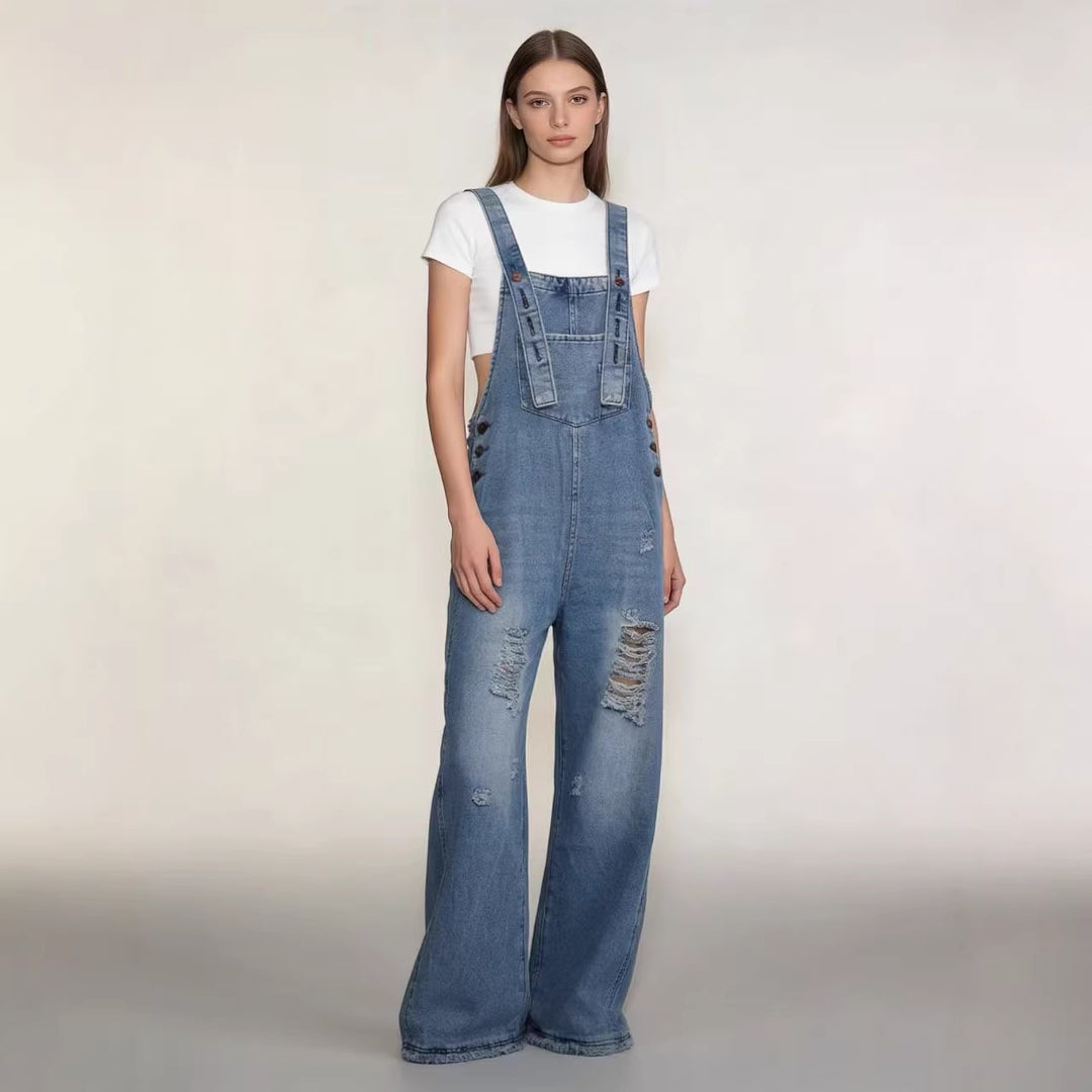 Damen nan moderne Baggy-Latzhose aus pigmentgefärbtem Stretch-Denim mit verstellbaren Trägern und sichtbaren Rissen Echo Archiv
