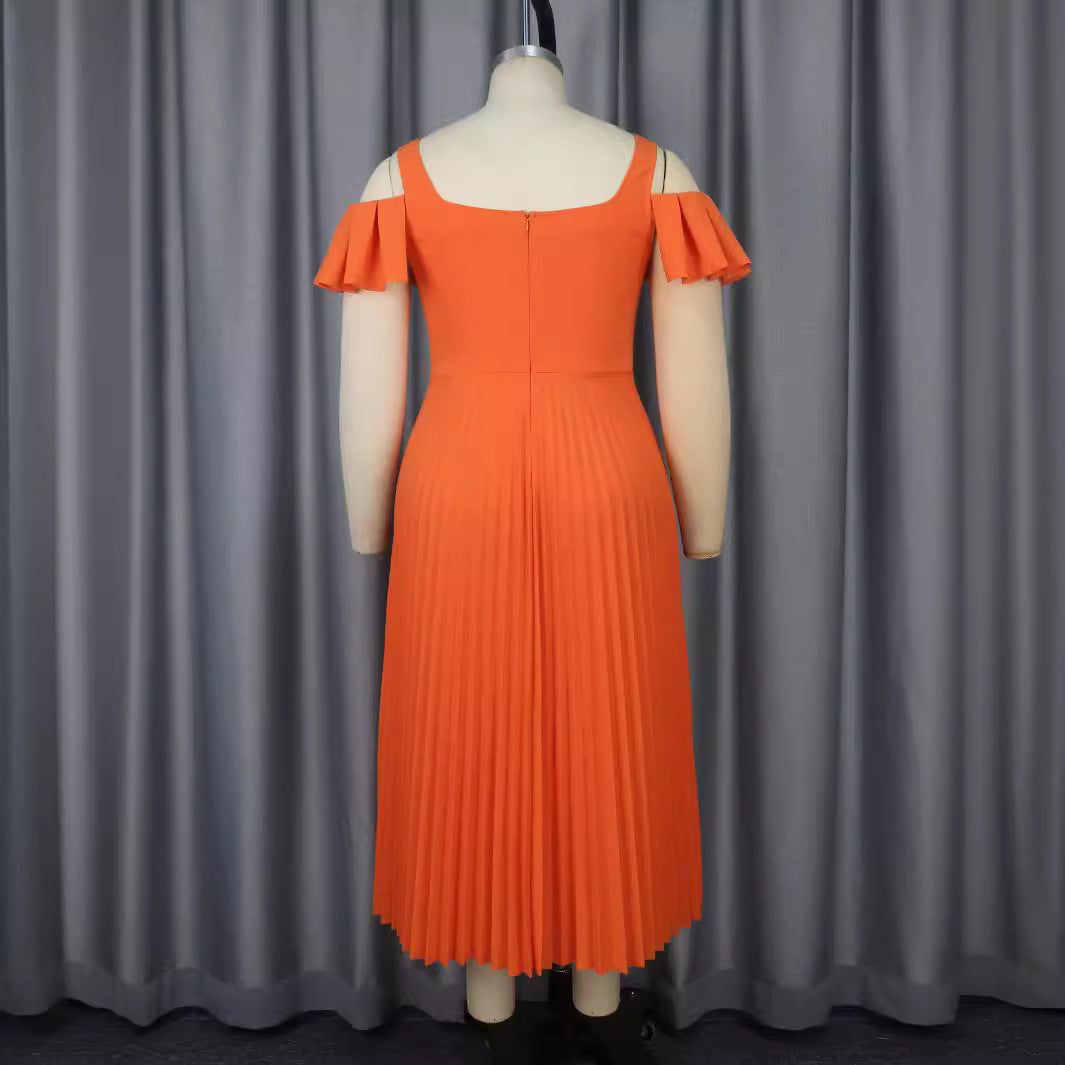 Damen plissiertes Kleid mit schulterfreien Rüschen Echo Archiv