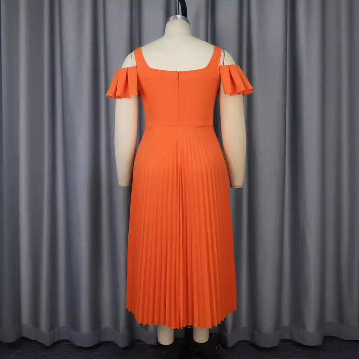 Damen plissiertes Kleid mit schulterfreien Rüschen Echo Archiv