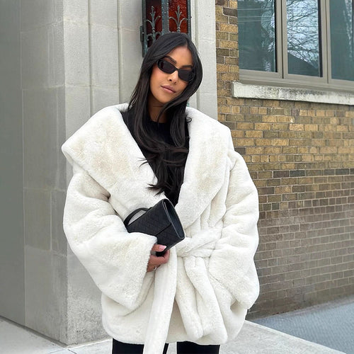 Damen Oversize Teddy-Mantel mit extragroßem Schalkragen und Wickelgürtel Echoarchiv
