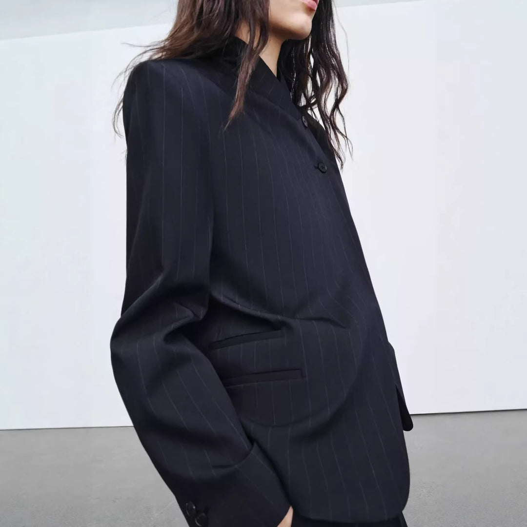 Damen Kurzblazer mit Funnelkragen und asymmetrischer Knopfleiste Echoarchiv