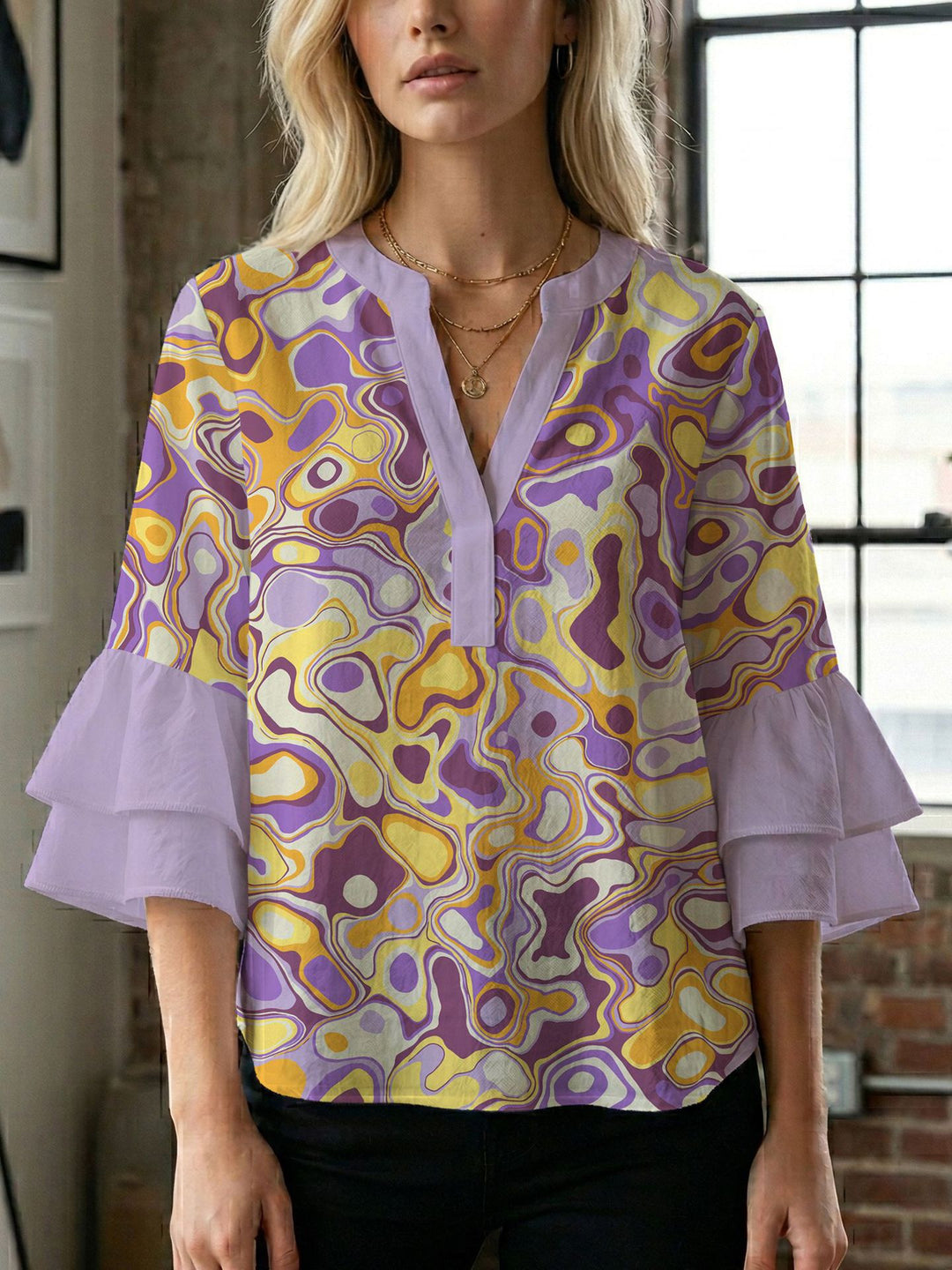 Damen Bluse mit voluminösen Flügelärmel und intensivem Blattmuster Echo Archiv