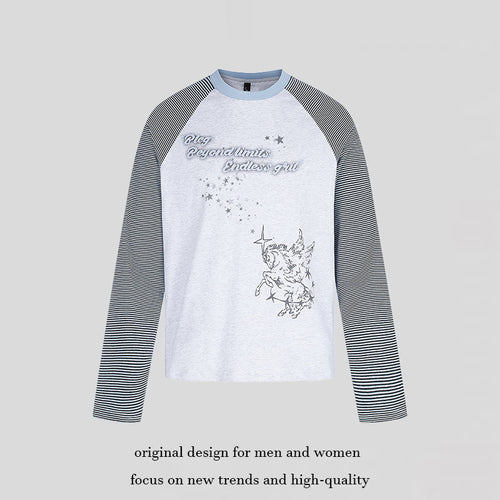 Damen Raglan-Langarmshirt im Astral-Motiv mit feinen Streifenärmeln und Relief-Print Echoarchiv