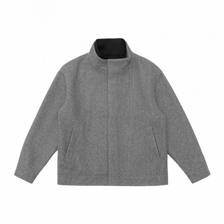 Herren Kurz geschnittene Wollmix‑Blousonjacke mit Stehkragen, verdeckter Knopfleiste und schlichter Silhouette Echo Archiv